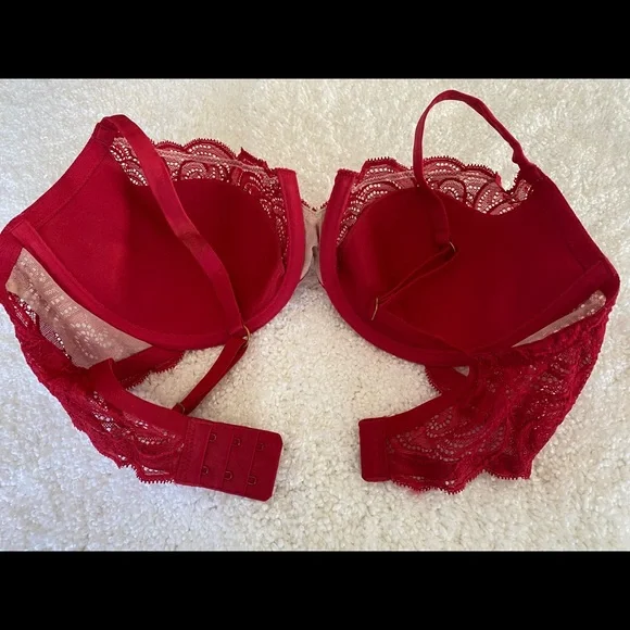 Victoria’s Secret Lace Bra 36D ❤️❤️ - Picture 3 of 4